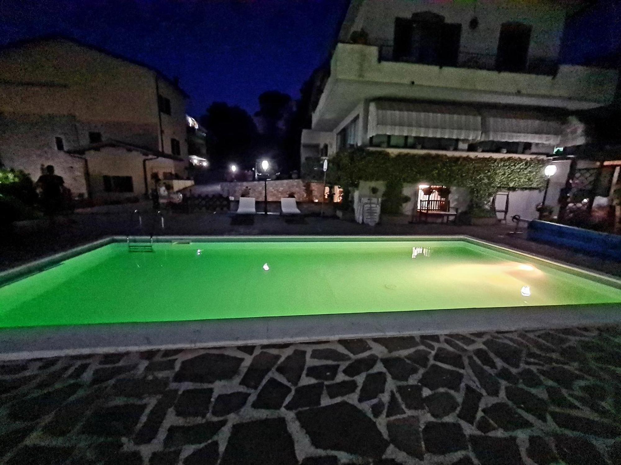 Lucky Garden Bed & Breakfast Bevagna Bagian luar foto